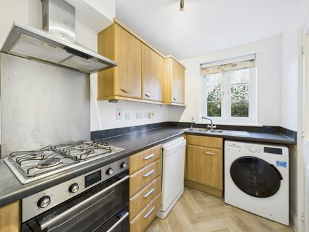 Terraced House to rent on - Photo 4