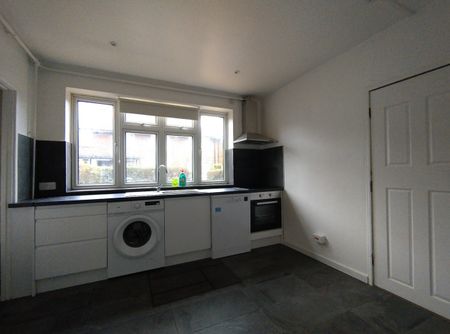 3 Bed Terraced House, More Close, E16 - Photo 4