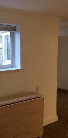 Great Vancouver Location - All Utilities Included - Photo 1