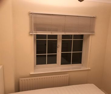 Five bedroom houseshare in Central Fleet Room 1 - Photo 3