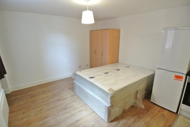 Studio to rent - Photo 1