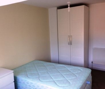 FOUR BEDROOM-2 BATHROOMS-NEWLY REFURBISHED-5 MINS FROM BCU-£80 P/W... - Photo 3