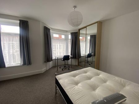 6 bedroom house to rent - Photo 3