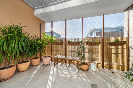 Modern Executive Living with Blue Mountains Views - Photo 2