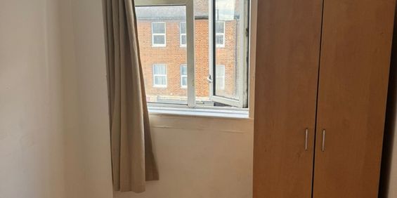 Room in a Shared House, London Road, IG11 - Photo 3