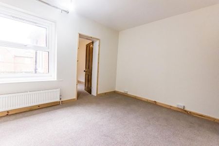 3 bedroom terraced house to rent - Photo 3