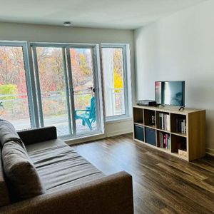 Magnifique 3 ½ + espace bureau TOUT INCLUS - lumineux - stationnement : 1535$/mois - Photo 2