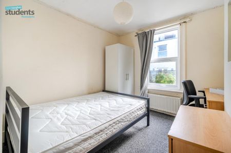 4 bedroom end of terrace house to rent - Photo 3