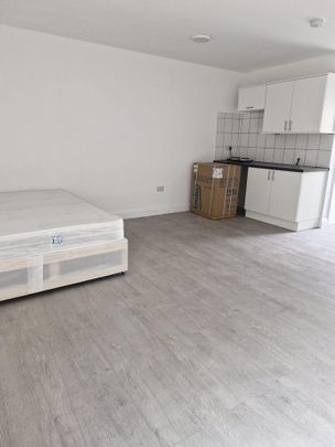 Studio to rent - Photo 1
