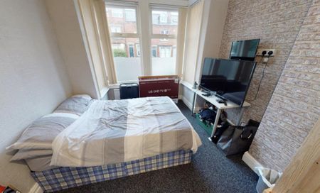 3 bedroom flat to rent - Photo 4