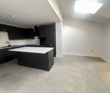 4 bedroom semi-detached house to rent - Photo 4