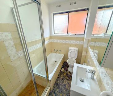 RENOVATED TOWNHOUSE - Photo 5