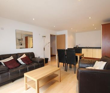 2 bedroom flat to rent - Photo 2