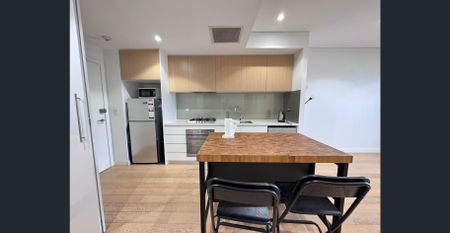 Stylish 1-Bedroom Apartment with Parking | Close to Train, Ferry & Shops - Photo 5