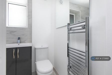 3 bedroom maisonette to rent - Photo 2