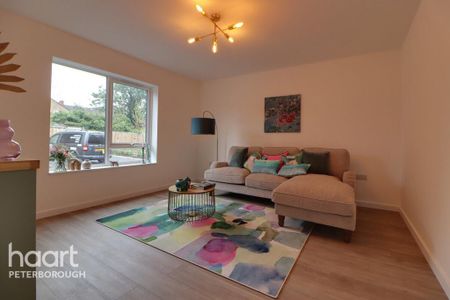 4 bedroom semi-detached house to rent - Photo 5