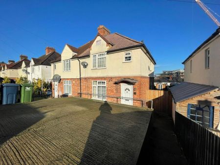 3 bedroom semi-detached house to rent - Photo 2