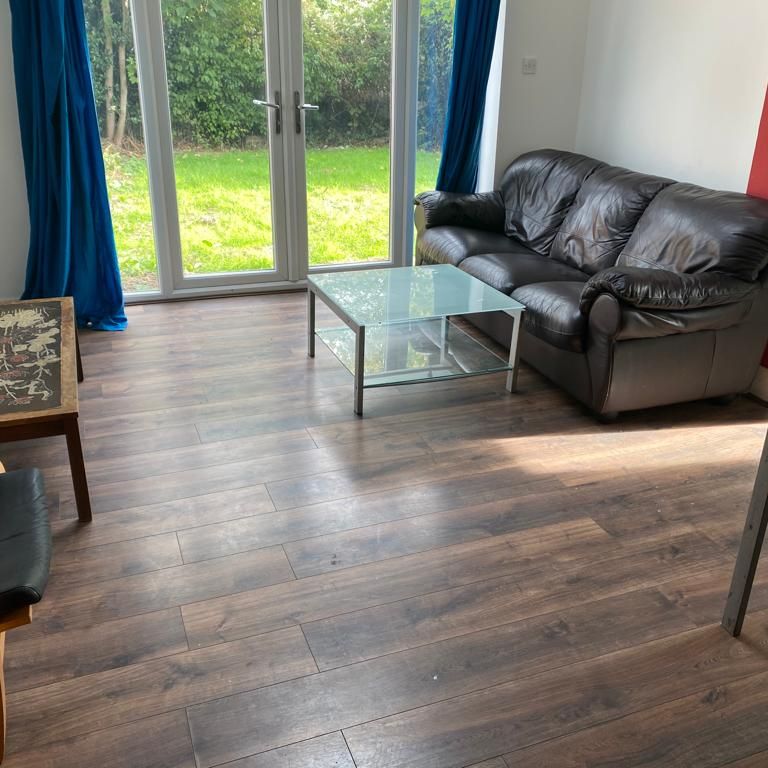 5 bedroom semi-detached house on Marlborough Road, CV2 4ES. - Photo 1