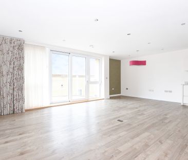 Almansa Way, Lymington, SO41 flat to rent - Photo 1