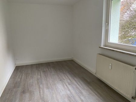 Perfekt für Jung und Alt – 3-Zimmer mit Balkon im Erdgeschoss - Foto 2