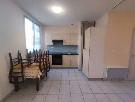 Appartement T1bis meublé en plein centre de Saint Quentin Fallavier - Photo 3