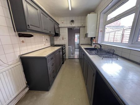 3 bedroom terraced house to rent - Photo 4