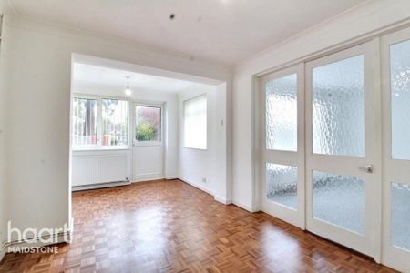 4 bedroom detached house to rent - Photo 2