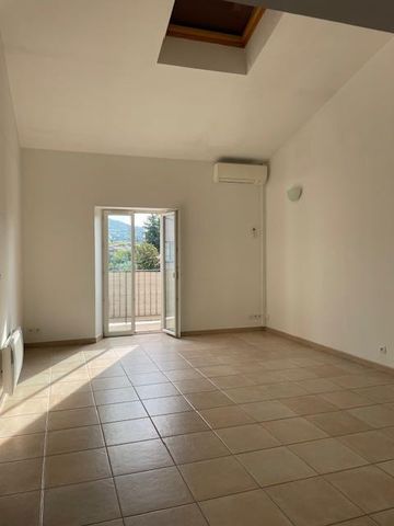 Location Appartement 3 pièces 82m² DRAGUIGNAN 83300 - Photo 3