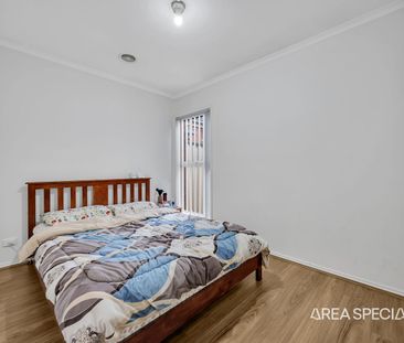 8 Hampshire Court, Tarneit, Vic 3029 - Photo 2
