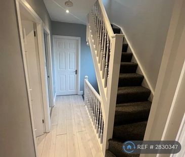 4 bedroom semi-detached house to rent - Photo 4