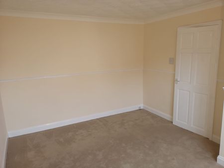 Kirkwall Crescent, Thurnby Lodge, LE5 - Photo 3