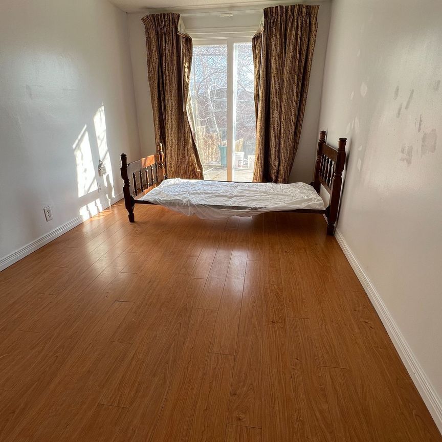 For Lease - 74 glendower Circuit Unit# LOWER, Toronto, Ontario - Photo 1