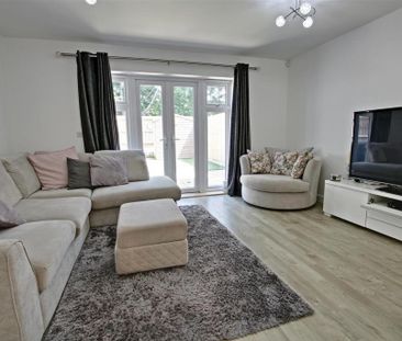 4 bedroom semi-detached house to rent - Photo 1