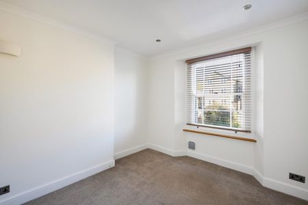 2 Bed Flat - Photo 5