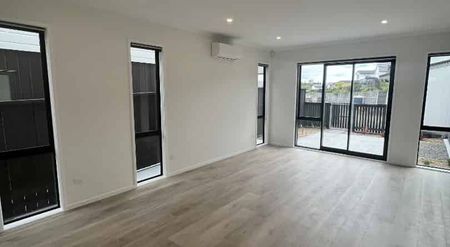 Modern Townhouse - Photo 4