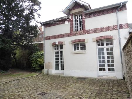 (Français) Senlis maison avec terrasse et place de parking - Photo 3