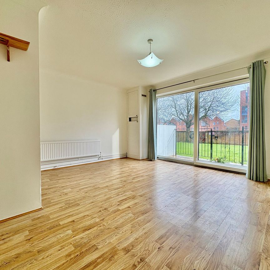 Longwood Road, Hertford - Photo 1