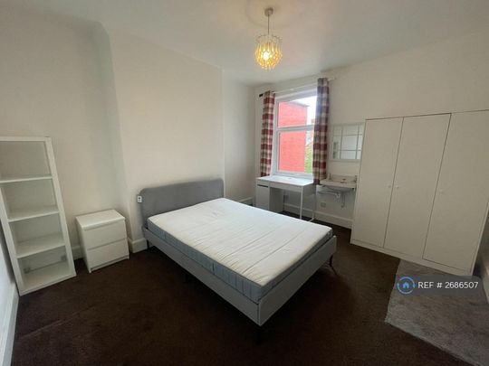 1 bedroom in a house share to rent - Photo 1