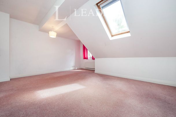 3 bedroom town house to rent Beaufort Court, Cirencester - Photo 1
