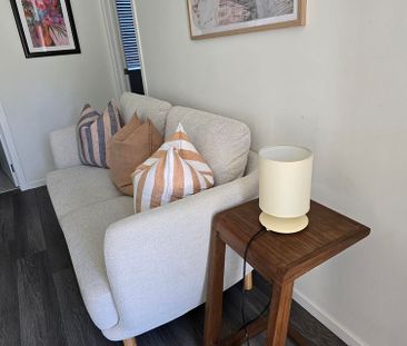 Modern Fully Furnished Unit - incl all Utilities - Photo 3