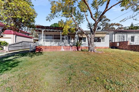 BOUTIQUE FAMILY HOME LOCATED IN A QUIET STREET - Photo 5