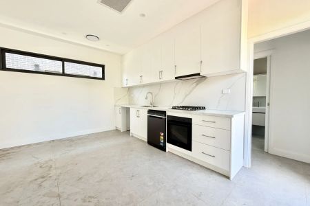 Contemporary Living in Ashfield Location - Photo 4