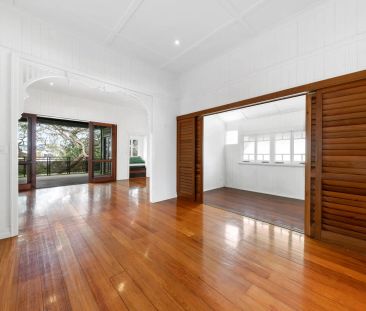 ELEVATED LIVING WITH STUNNING VIEWS IN PRESTIGIOUS HIGHGATE HILL - Photo 3
