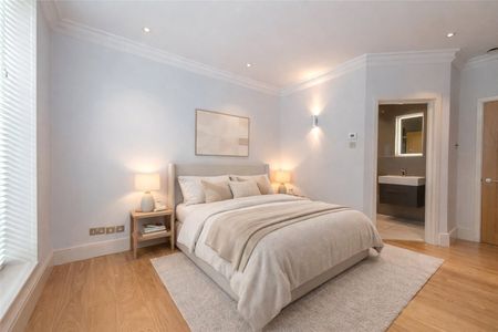 Large Two Bedroom Two Bathroom Apartment in the Heart of Marylebone with Designated Parking. - Photo 2