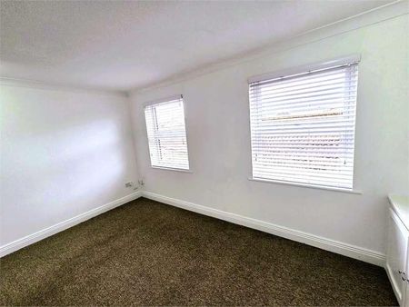 Tallow Gate, South Woodham Ferrers, South Woodham Ferrers, Chelmsford, CM3 - Photo 2