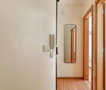 Room in a shared 4-bedroom apartment for rent in Lisbon, all bills included - Photo 4