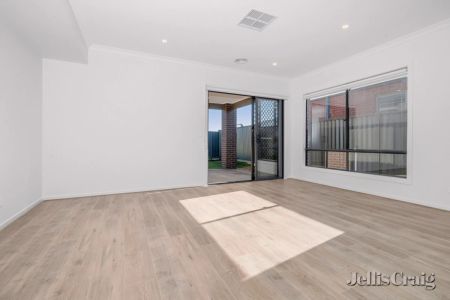 4 Bed, 2 Bath - Photo 2