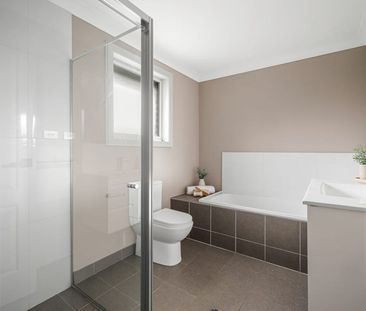 A Stunning Family Home in the Heart of Schofields !! - Photo 6