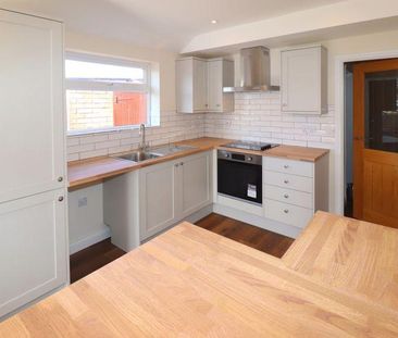 2 bedroom semi-detached bungalow to rent - Photo 6