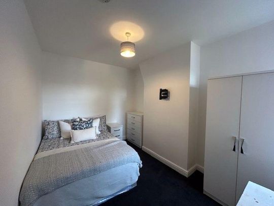1 bedroom in a house share to rent - Photo 1